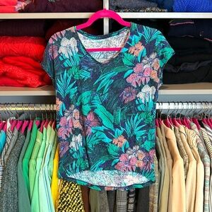 Loft 100% linen green/pink short sleeve flower scoop neck t shirt size XS​